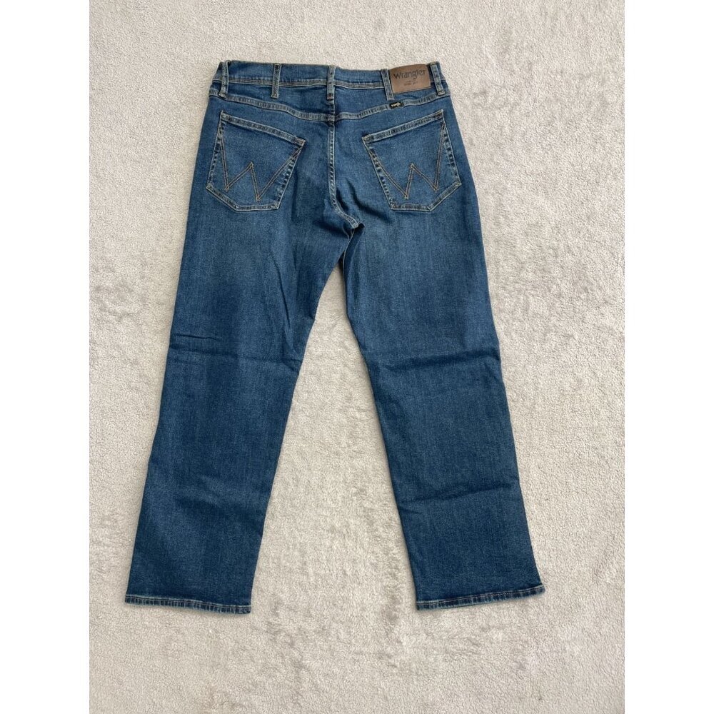 NEW Wrangler Men's 34X30 Relaxed Fit Straight Leg Jeans Stretch Denim Dark Blue - Picture 4 of 9